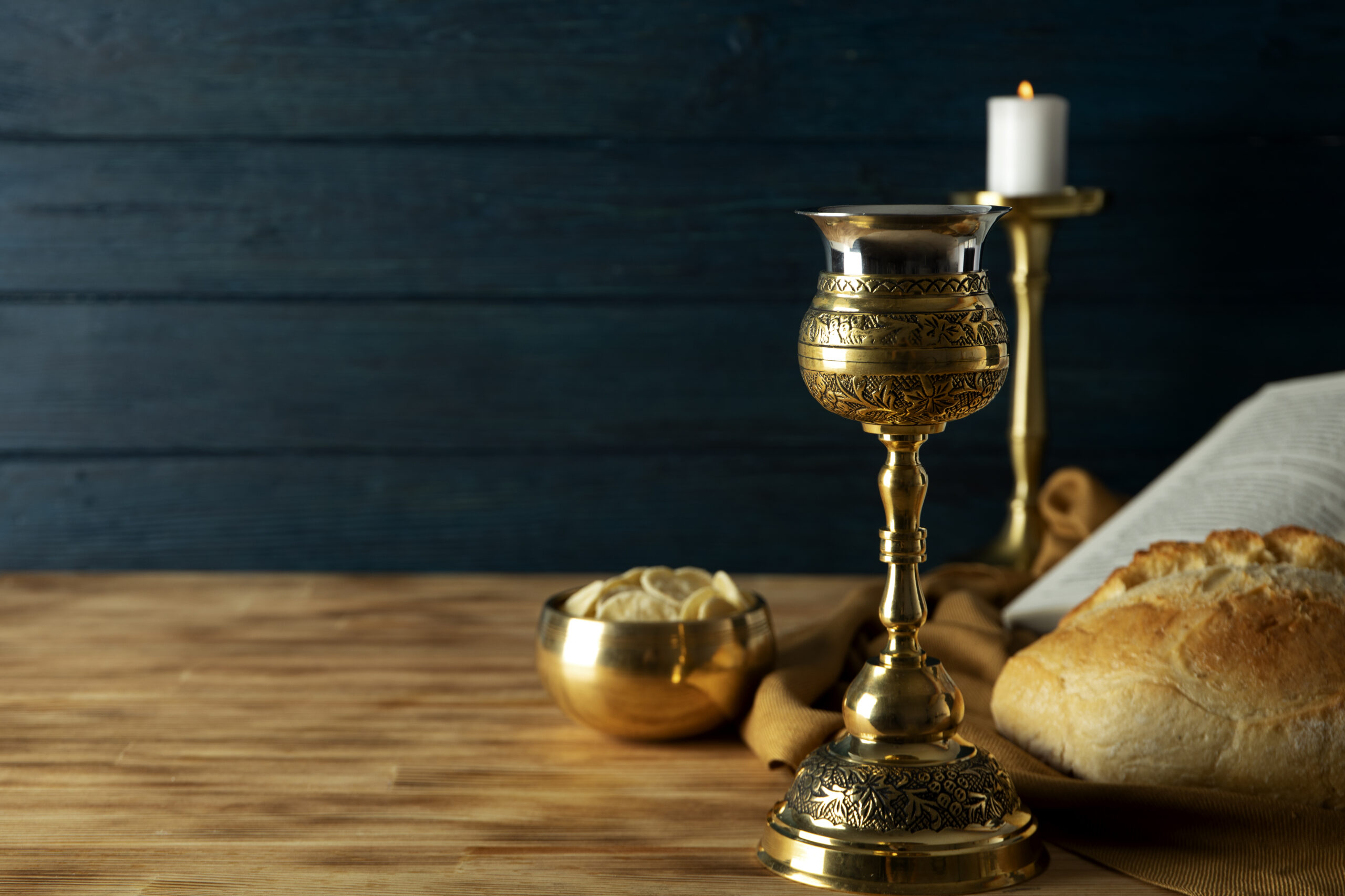 eucharist-with-wine-chalice-bread